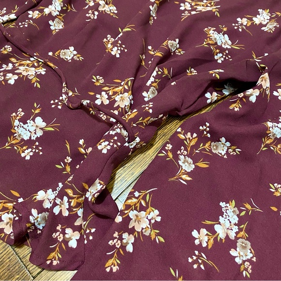 EUC Forever 21 peplum wrap floral blouse - Picture 10 of 12